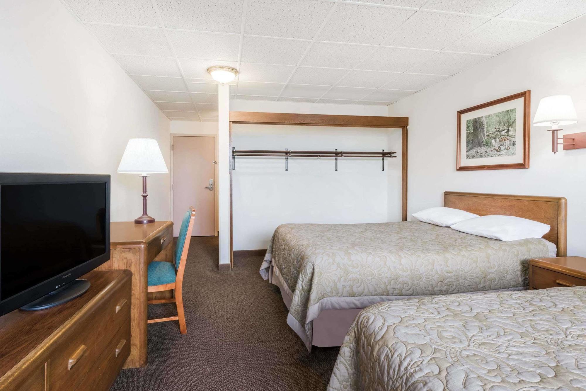 Motel Super 8 By Wyndham State College Exterior foto